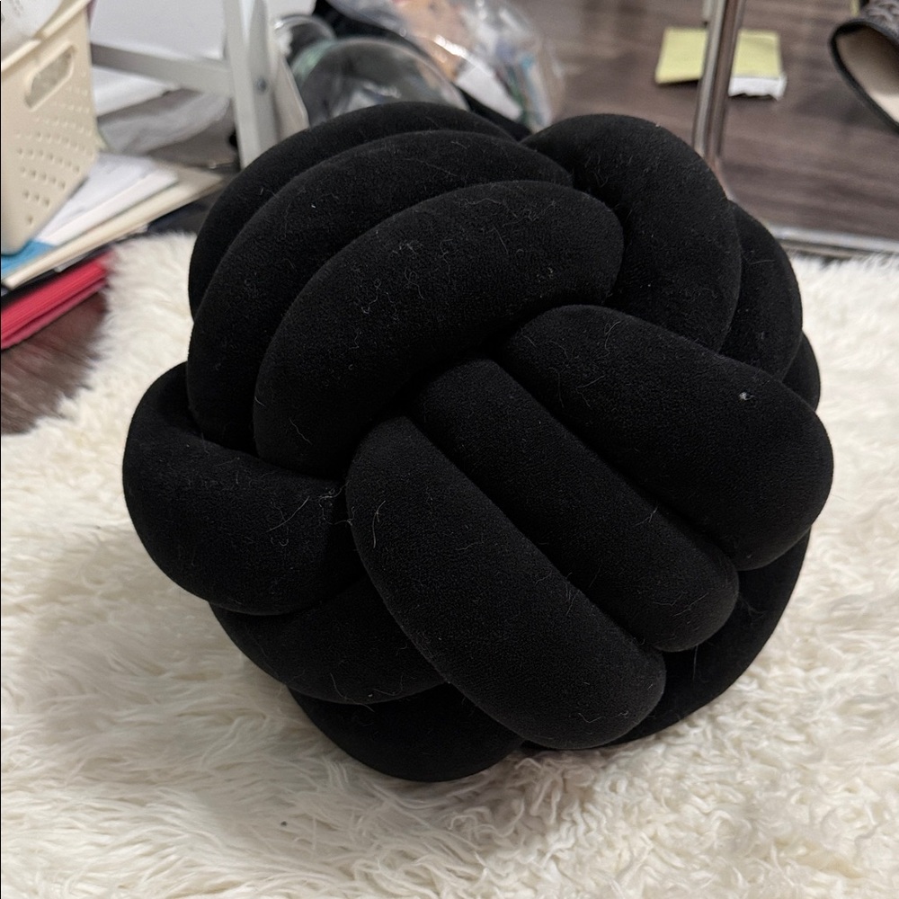 Black Knot decoration Pillow